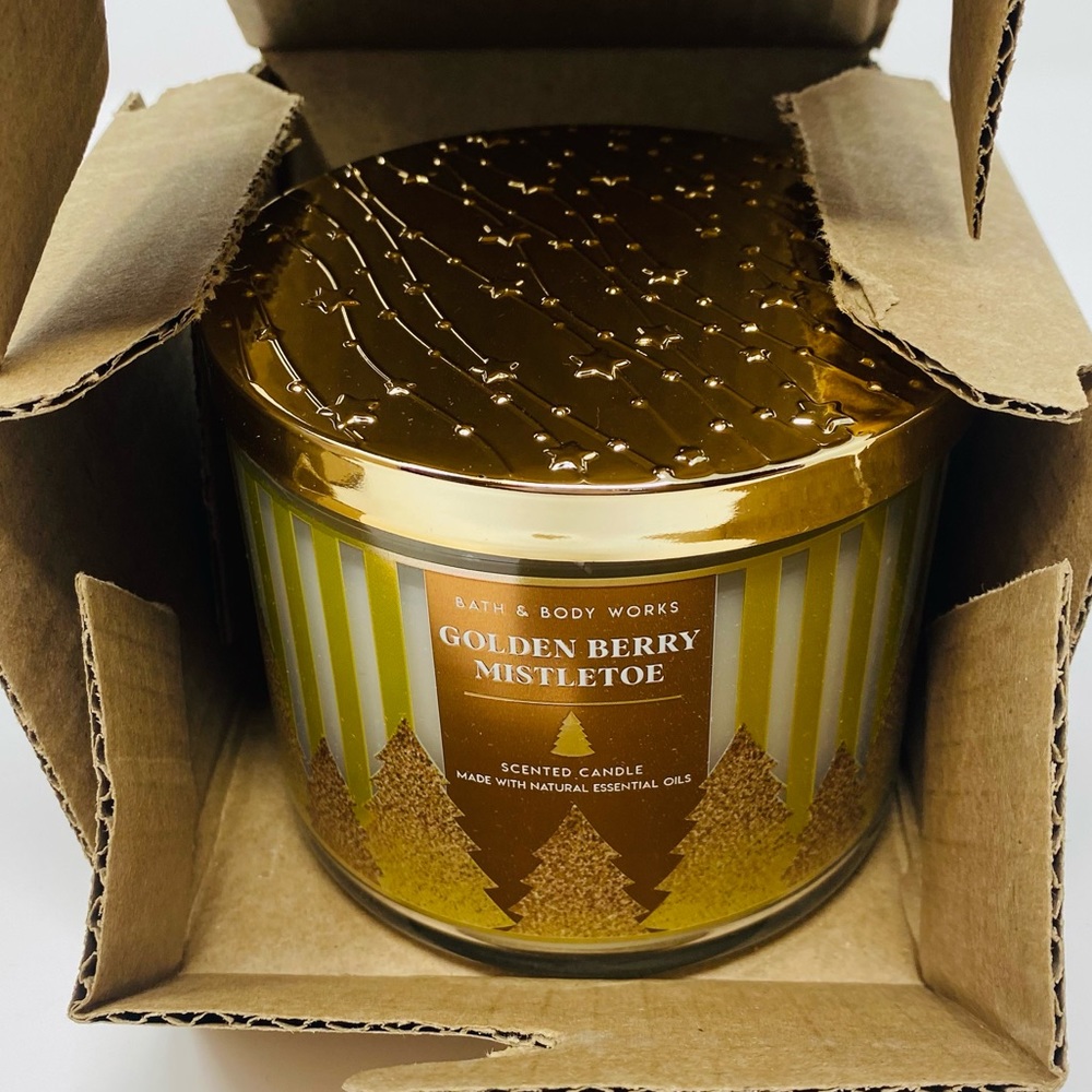 NWT Bath & Body Works Golden Berry Mistletoe 60 hour candle